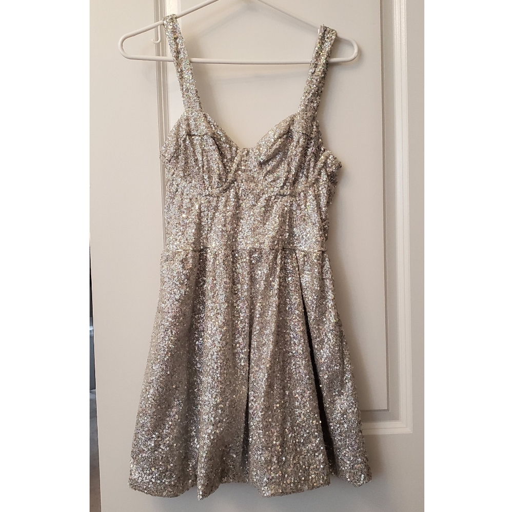 2/$25 🟢 NEW Sparkly dress